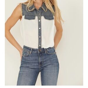 COWGIRL Multicolored Sleeveless Boxy Blouse with Notched Collar